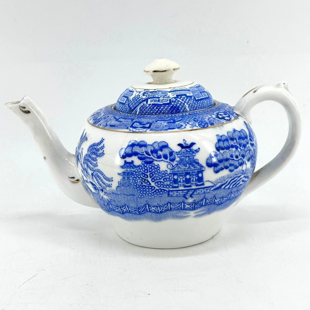 Royal Grafton Blue Willow Bone China Teapot Gold Trim England Pagoda Vintage